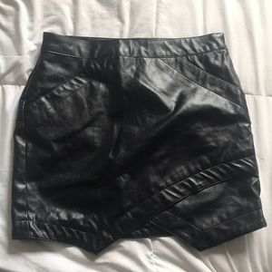 🖤 BLACK FAUX LEATHER SKIRT! 🖤